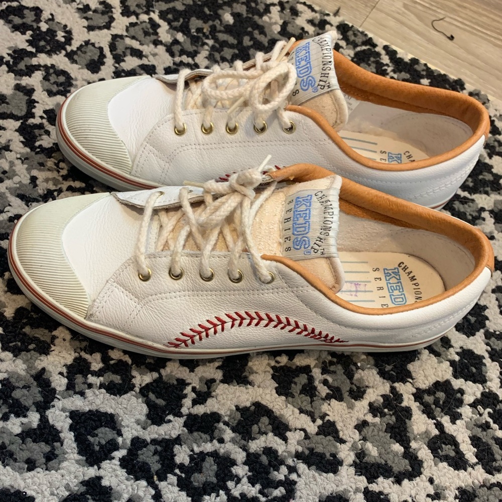 Vintage Keds Leather 1992 baseball tennis shoes